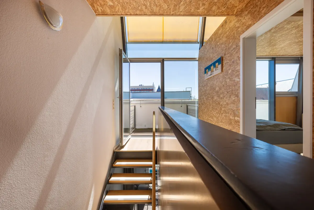 Arbeitsplatz mit Tageslicht in einem Loft der CopperRoof Apartments