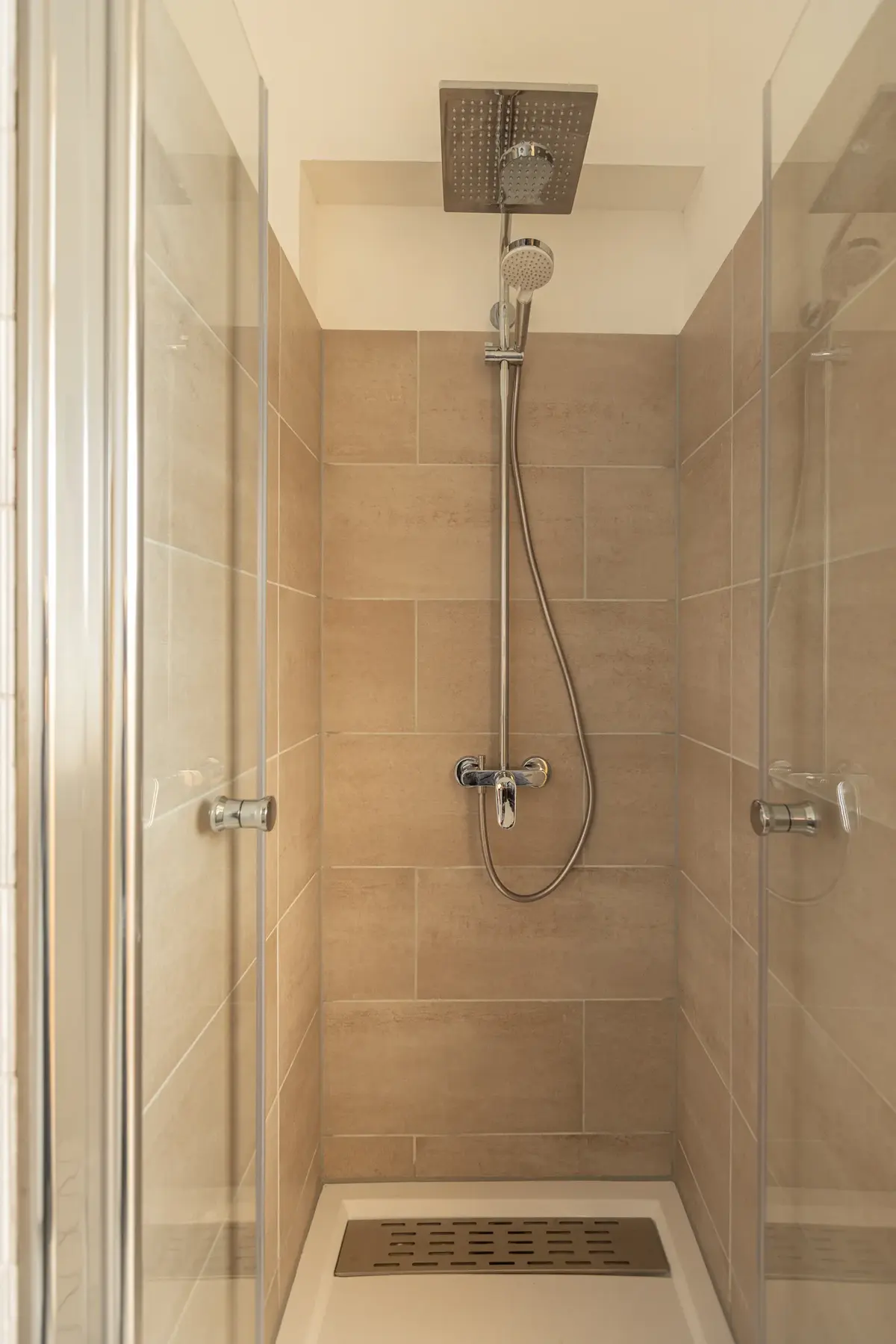 Penthouse, Loft with seven bedrooms and living/dining area, CopperRoof Apartments Merseburg, view 7
