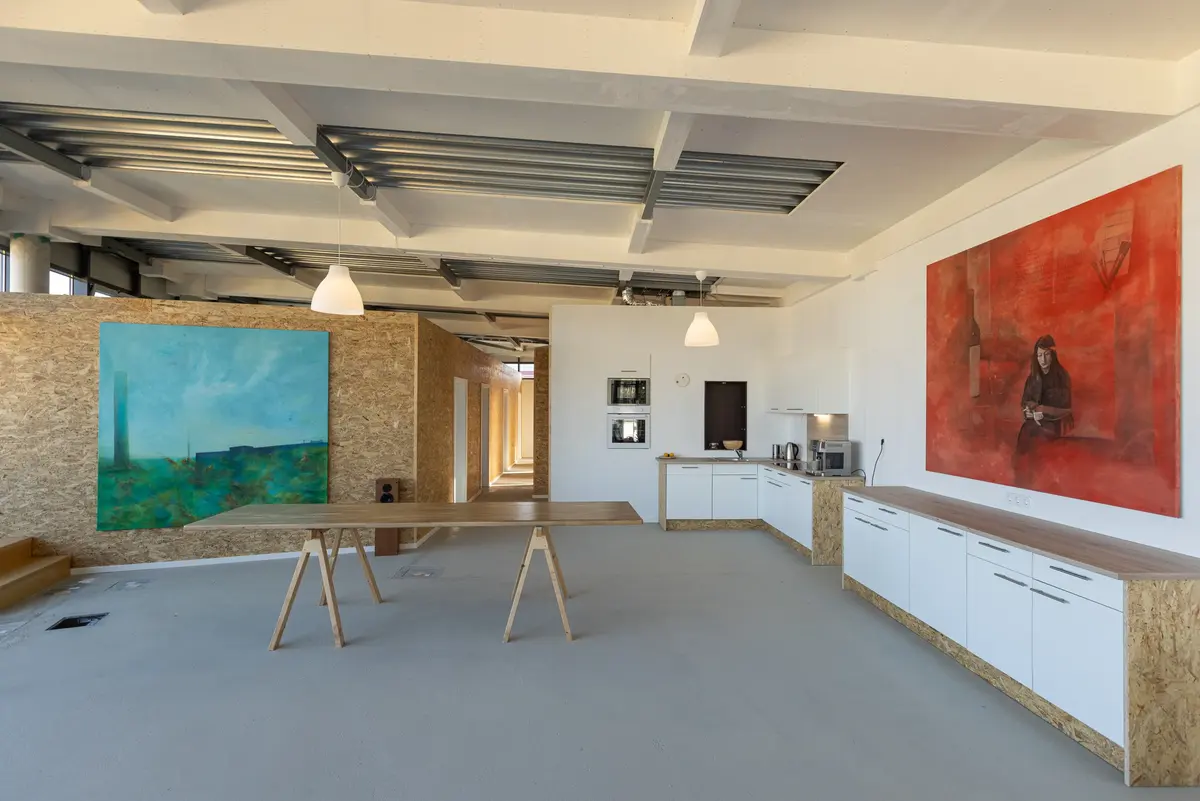 Penthouse, Loft with seven bedrooms and living/dining area, CopperRoof Apartments Merseburg, view 10