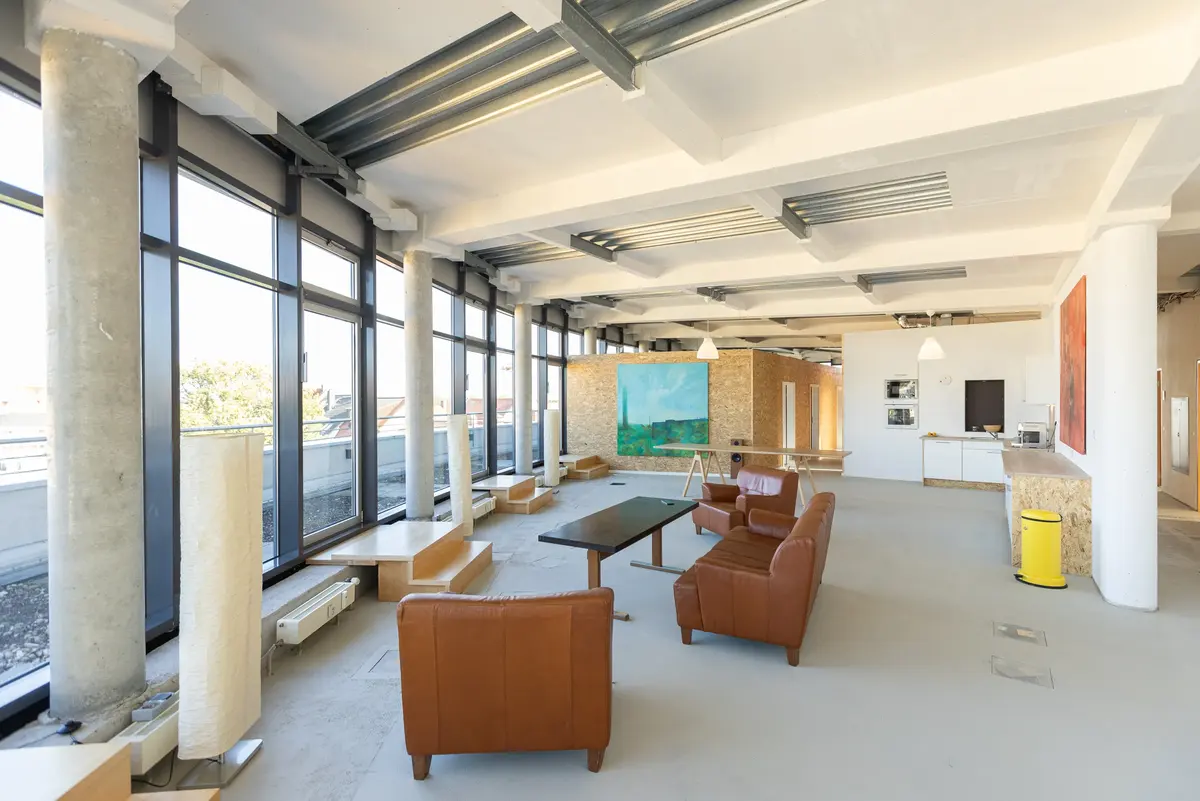 Penthouse, Loft with seven bedrooms and living/dining area, CopperRoof Apartments Merseburg, view 13
