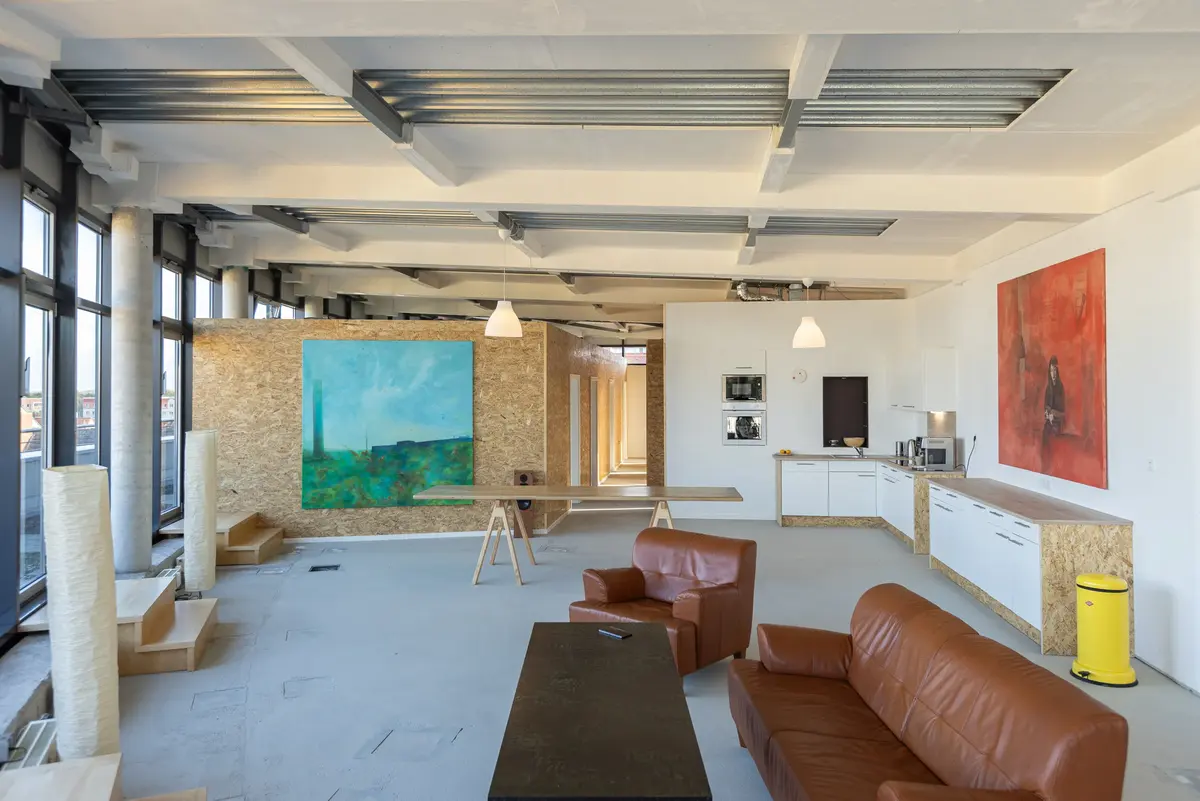 Penthouse, Loft with seven bedrooms and living/dining area, CopperRoof Apartments Merseburg, view 15