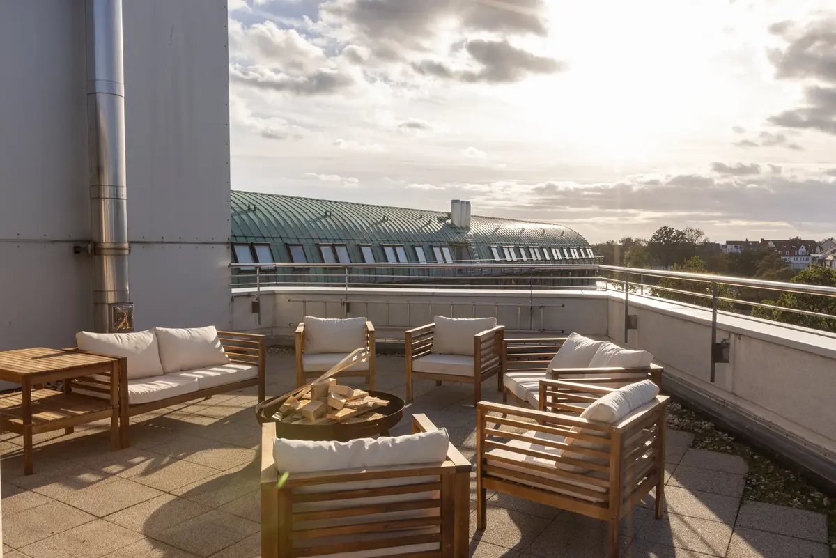 Penthouse, Loft with seven bedrooms and living/dining area, CopperRoof Apartments Merseburg, view 16