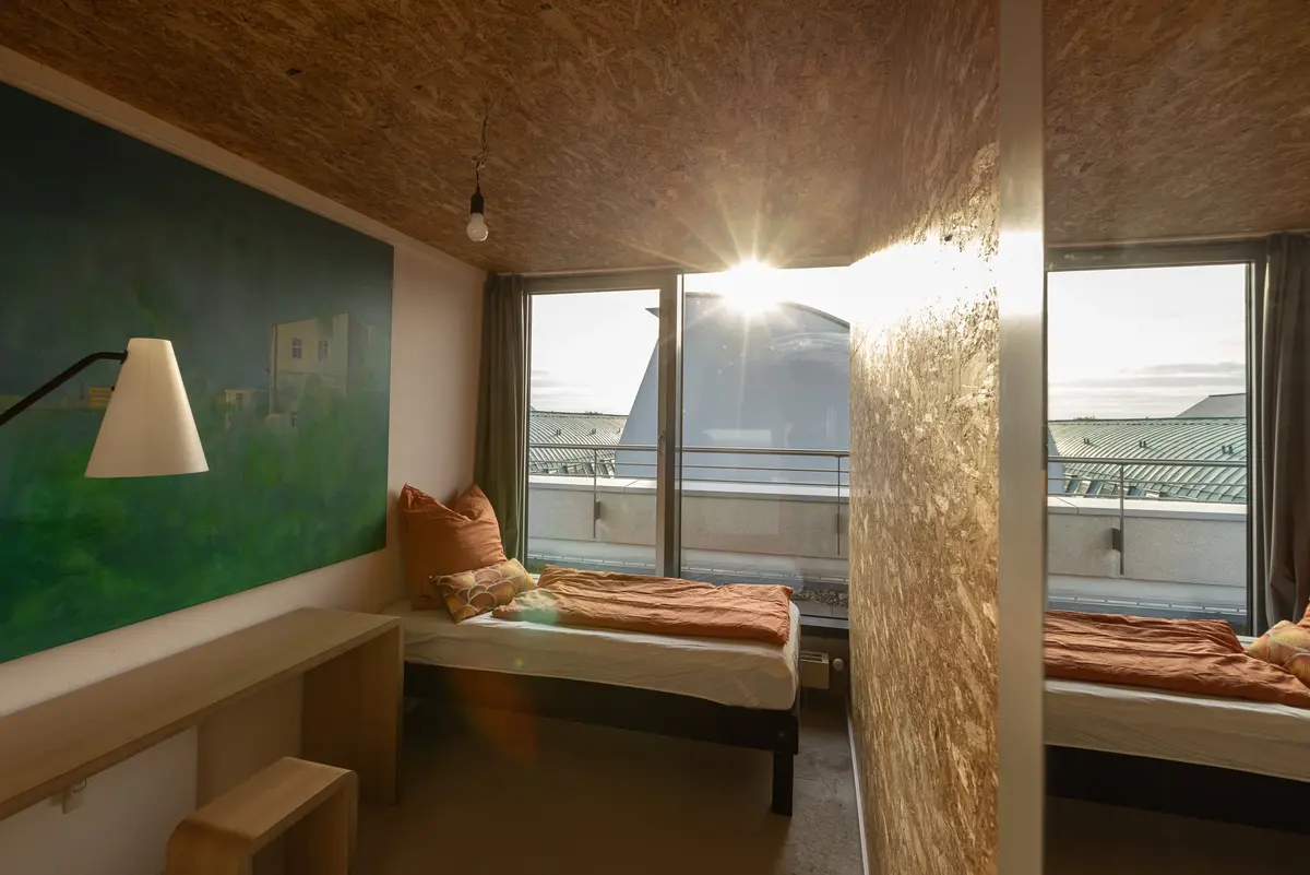 Penthouse, Loft with seven bedrooms and living/dining area, CopperRoof Apartments Merseburg, view 21
