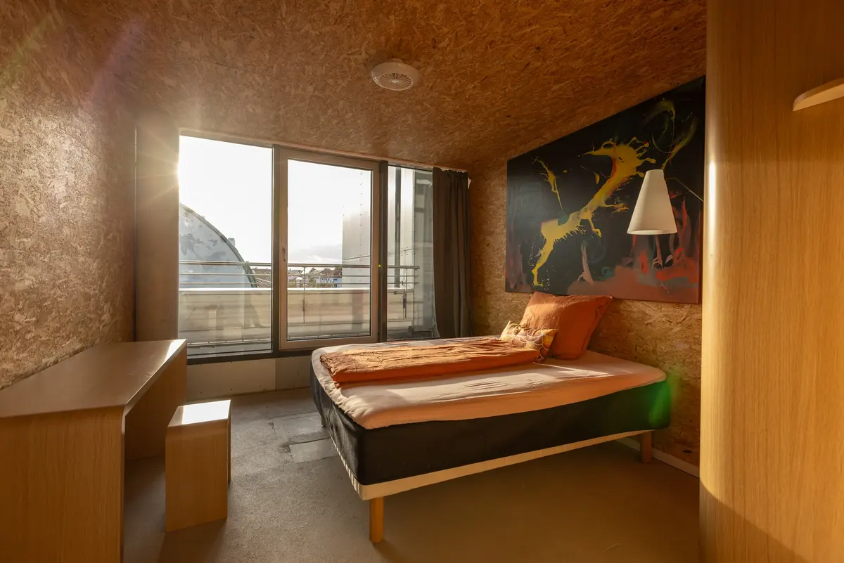 Penthouse, Loft with seven bedrooms and living/dining area, CopperRoof Apartments Merseburg, view 23